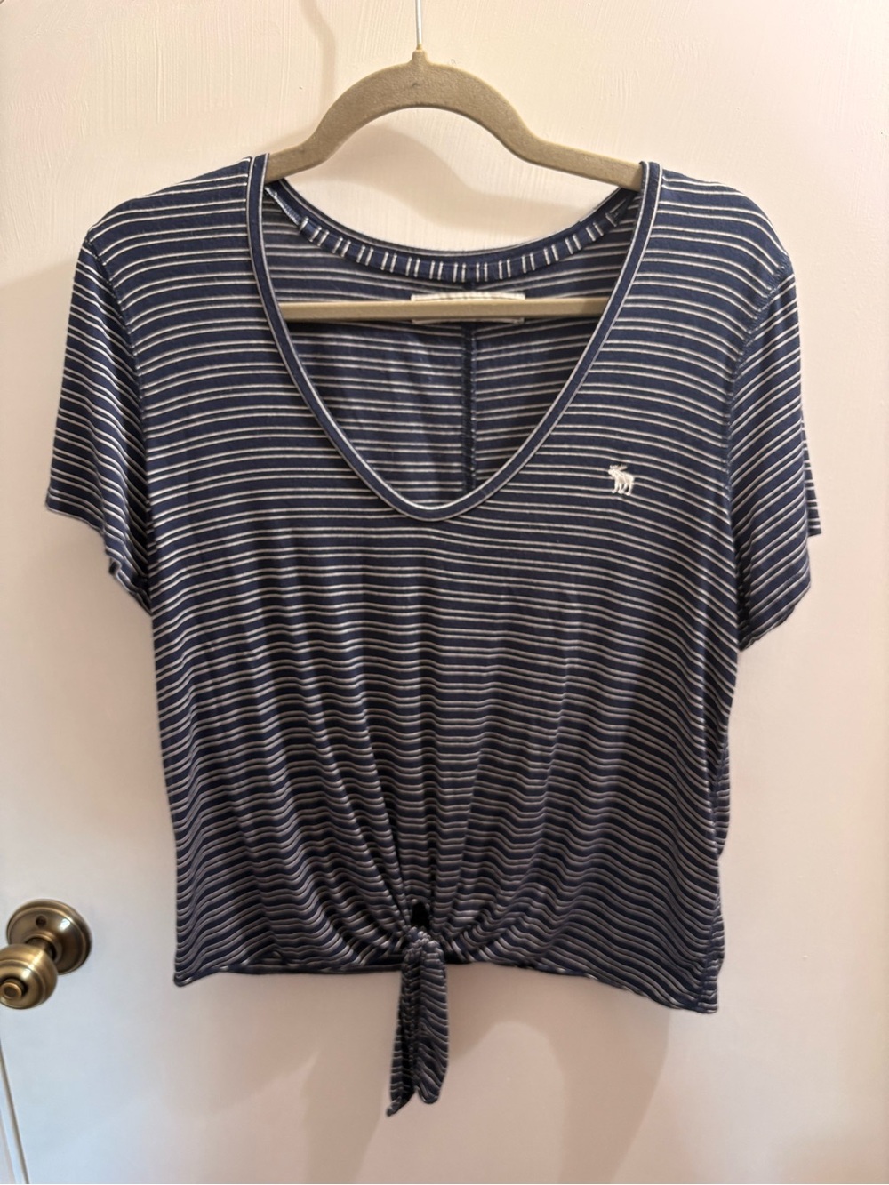 Abercrombie & Fitch Y2K Tie-Front V-Neck Top